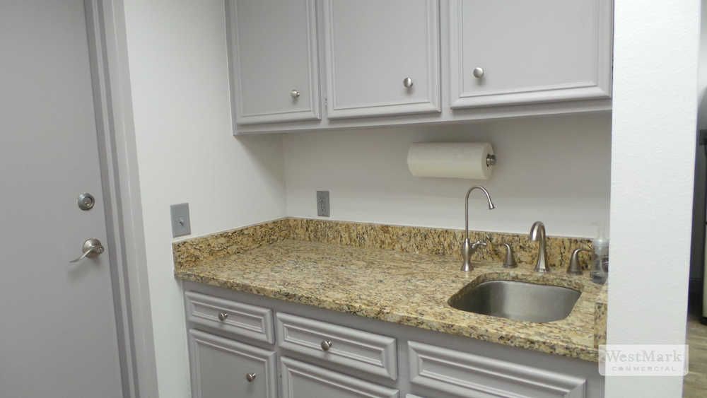 Remodeled Office Suite for Lease : 8207 Ithaca Ave, Lubbock, TX 79423